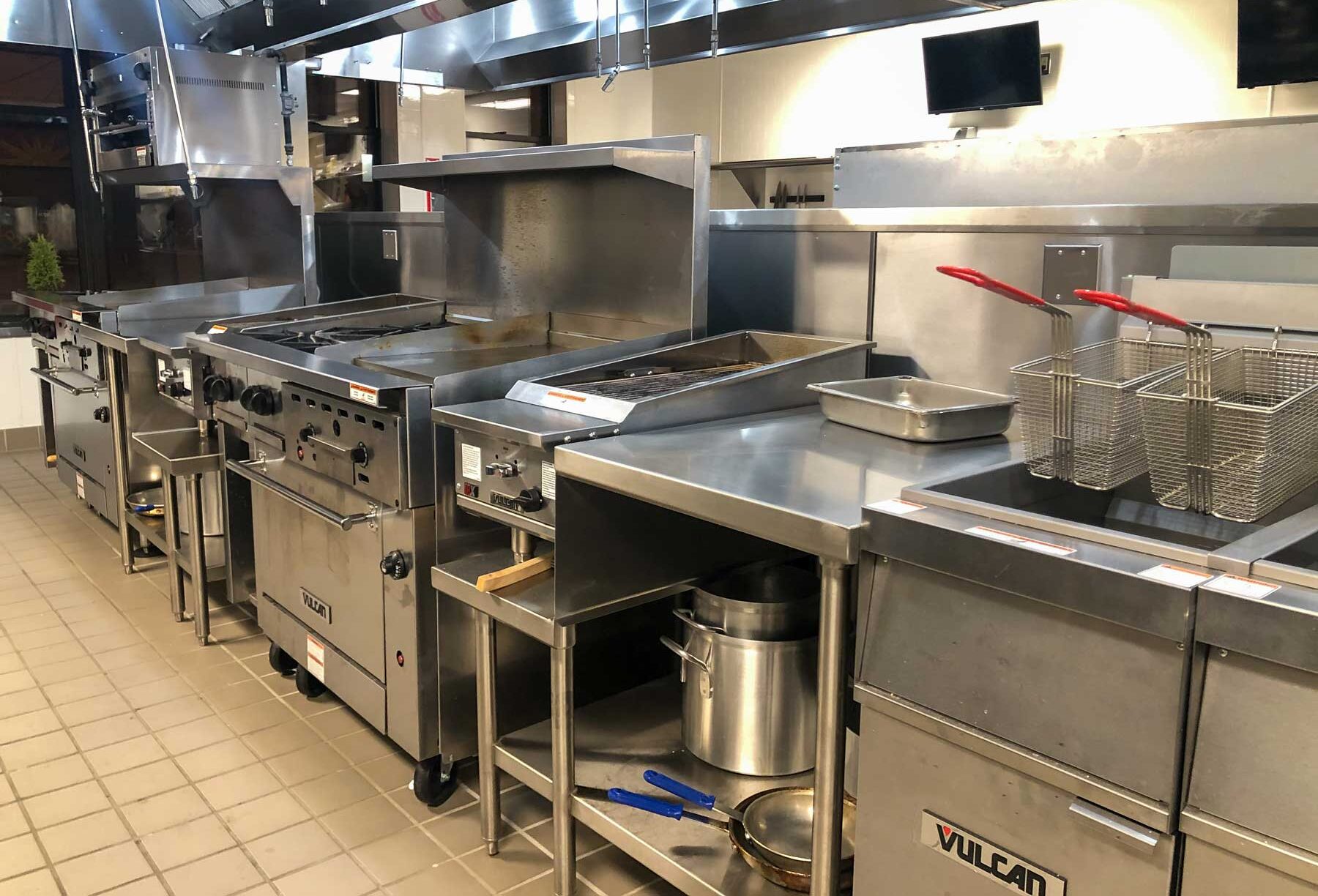 Behind the Line: What Real Restaurant Kitchen Cleaning Looks Like